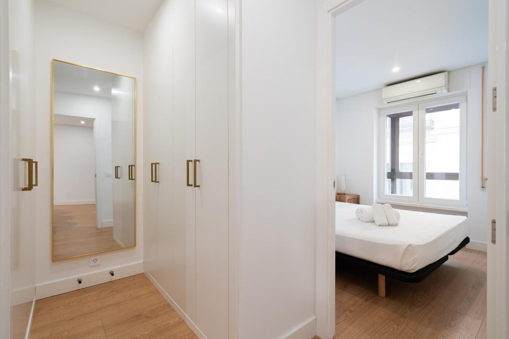 Apartamento Reformado En La Gran Via Alquiler Temporal Madrid Exterior foto
