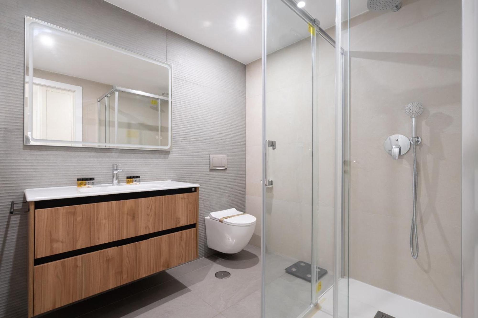 Apartamento Reformado En La Gran Via Alquiler Temporal Madrid Exterior foto
